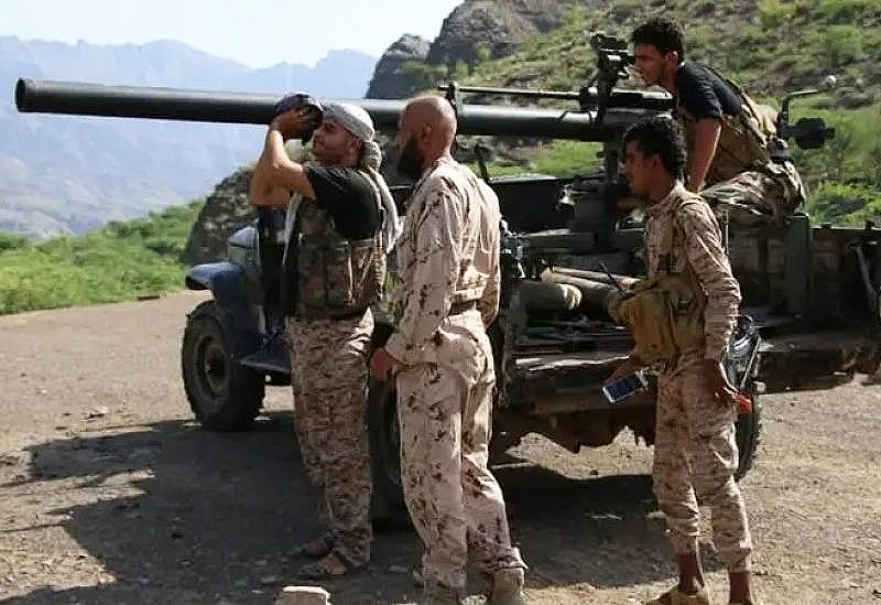 القوات الحكومية اليمنية تعلن السيطرة على باب المندب وجزيرة ميون بإسناد جوي سعودي