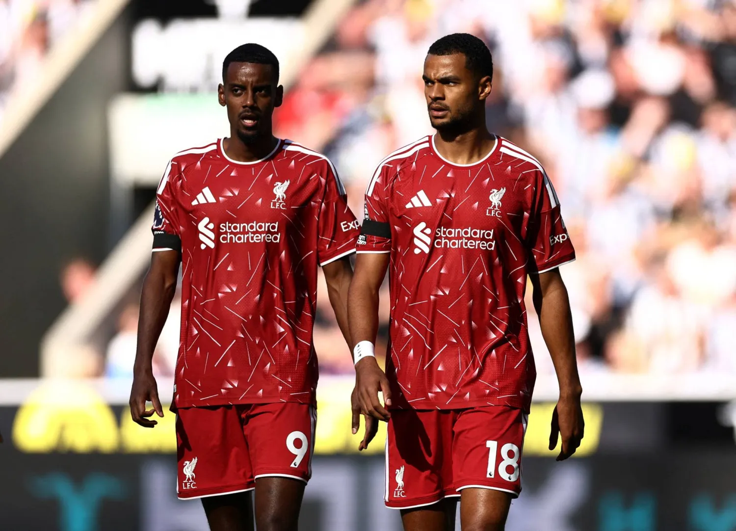 ليفربول يفتقد إيزاك وخاكبو أمام مانشستر سيتي في قمة الدوري الإنجليزي