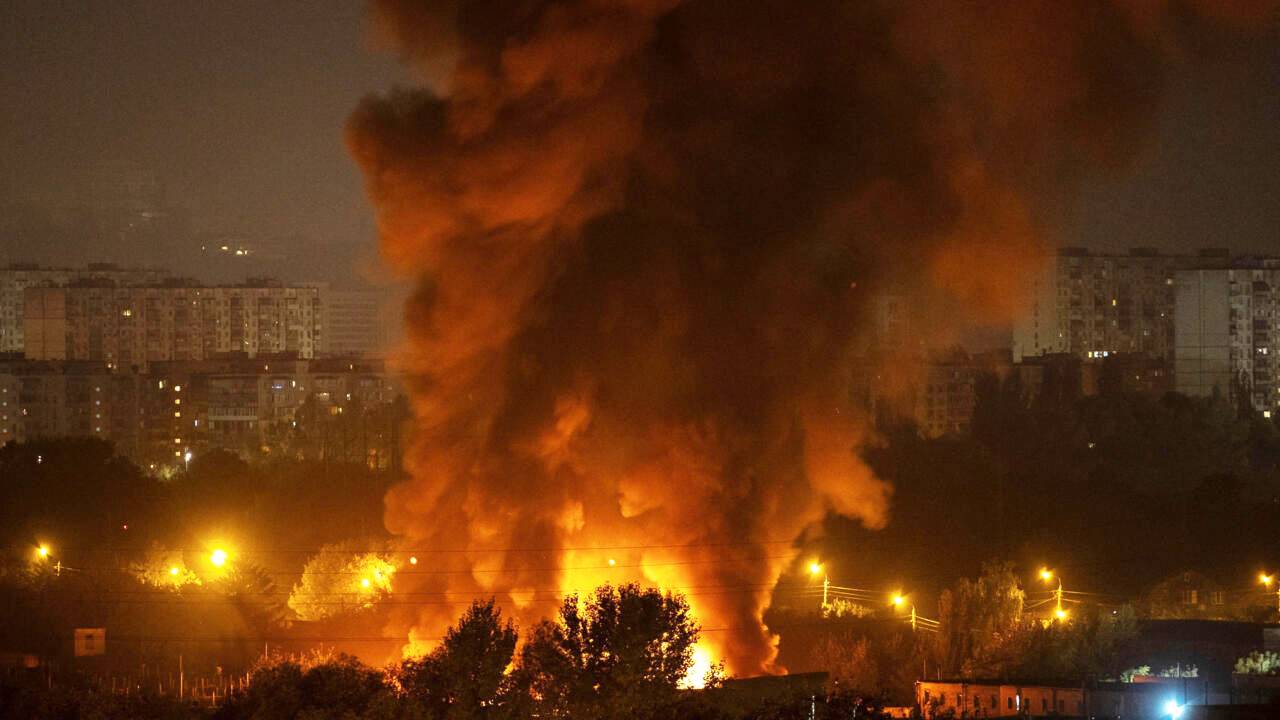 مقتل 7 أشخاص بينهم 3 أطفال في قصف جوي روسي استهدف أحياء سكنية في زابوريجيا