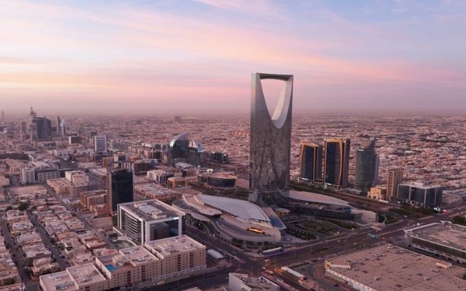 تحويل الدراسة عن بُعد لمدارس الرياض أسبوعاً عقب الهجوم على مطار الملك خالد الدولي