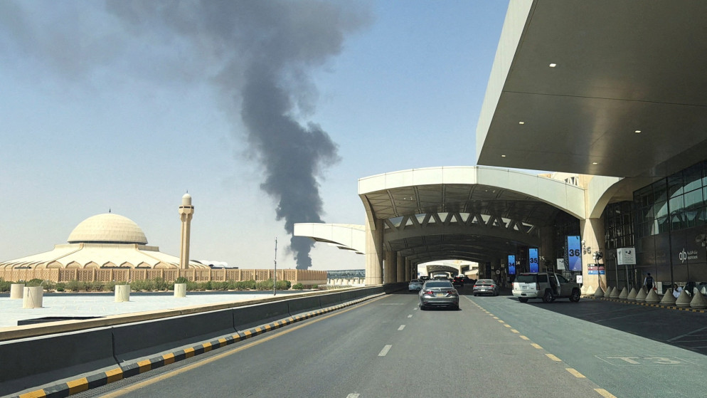 مطار الرياض يمدد تعليق عملياته حتى إشعار آخر إثر تضرر الأنظمة جراء الهجوم وإلغاء مئات الرحلات
