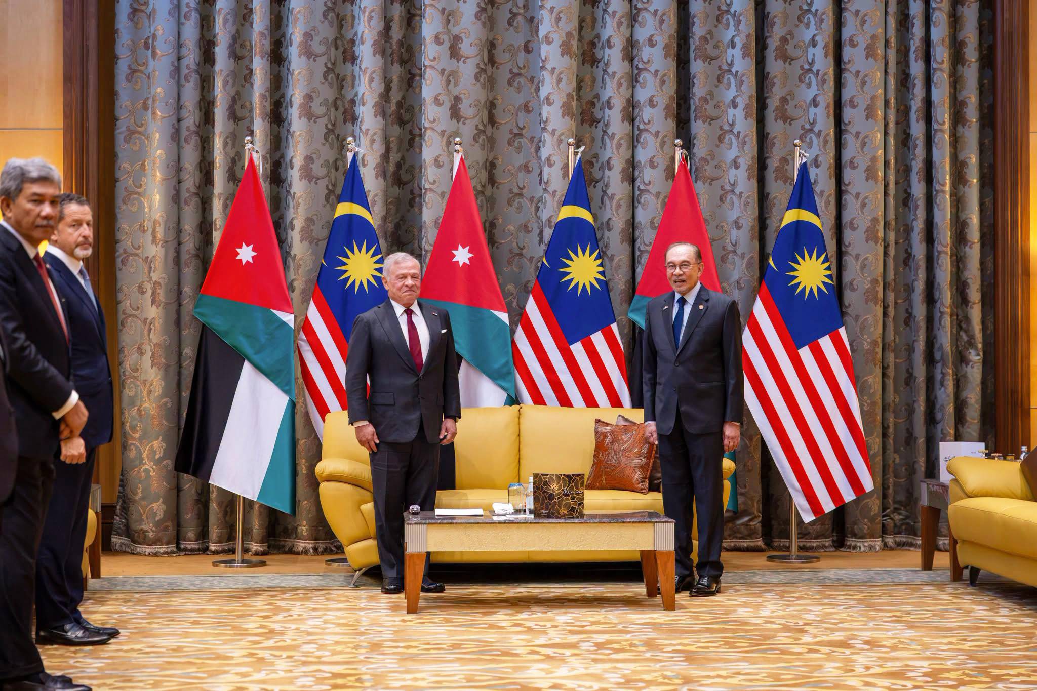  أنور إبراهيم والملك عبداللّه الثاني يبحثان تعزيز التعاون ويتفقان على إعادة تفعيل اللجنة التجارية