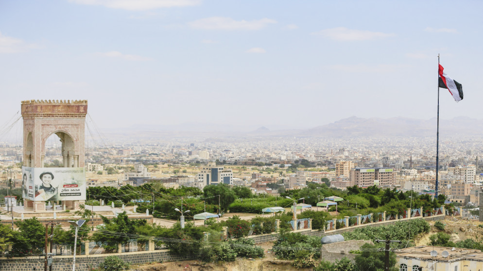 غارات جوية تستهدف منشآت في صنعاء وصعدة والتحالف والحوثيون يتبادلون تحذيرات الإخلاء