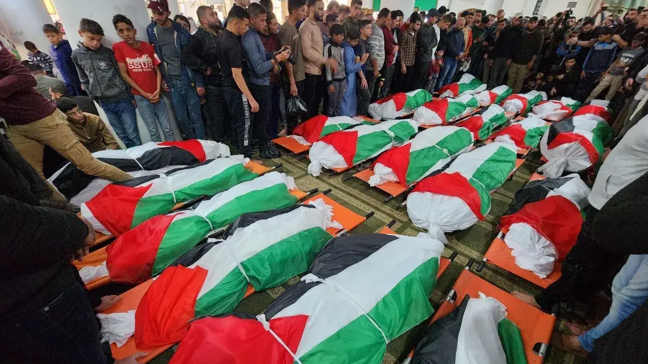 غزة تشيع 75 شهيداً من تحت الأنقاض والصحة تعلن ارتفاع حصيلة الضحايا والتحديثات التراكمية