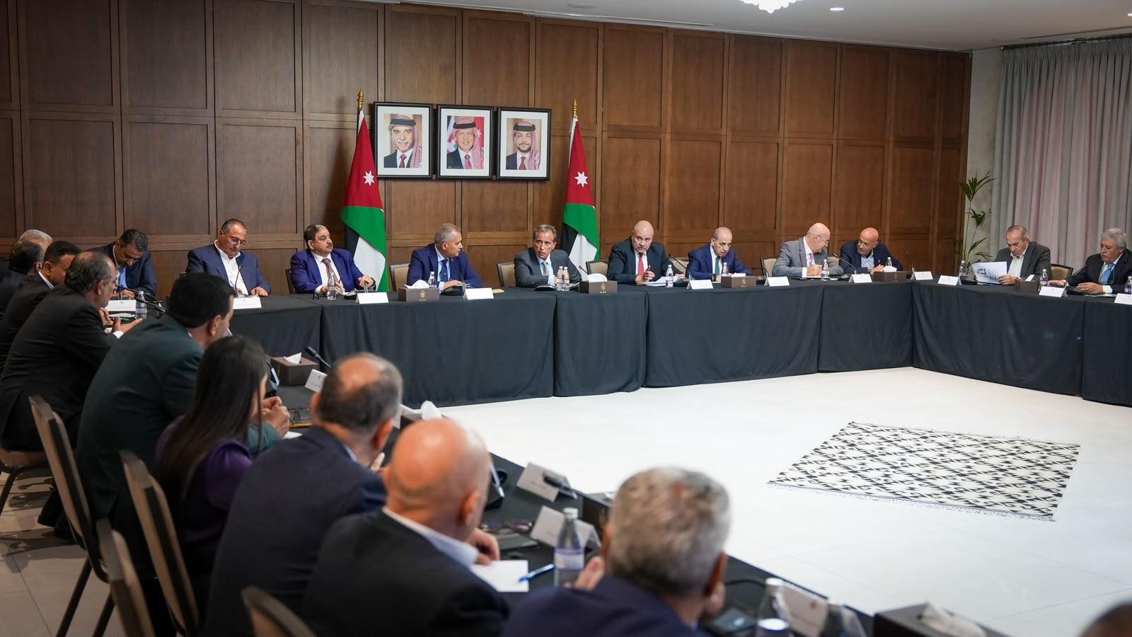 رئيس الوزراء يلتقي قيادات حزب «مبادرة» ضمن سلسلة لقاءاته الدورية مع القوى الحزبية