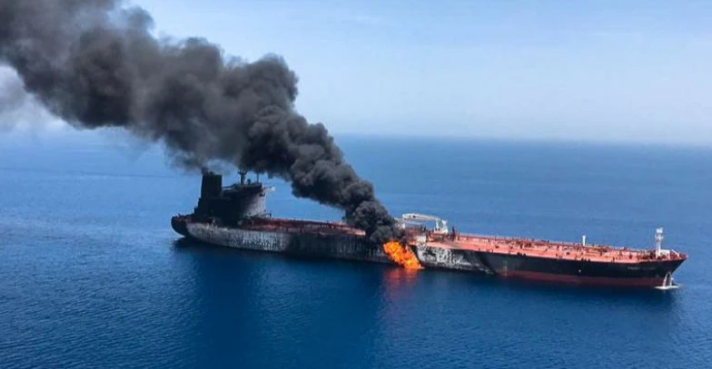 الحرس الثوري يعلن استهداف 4 ناقلات نفط واصطدام 3 سفن بألغام في الخليج ويحذر واشنطن
