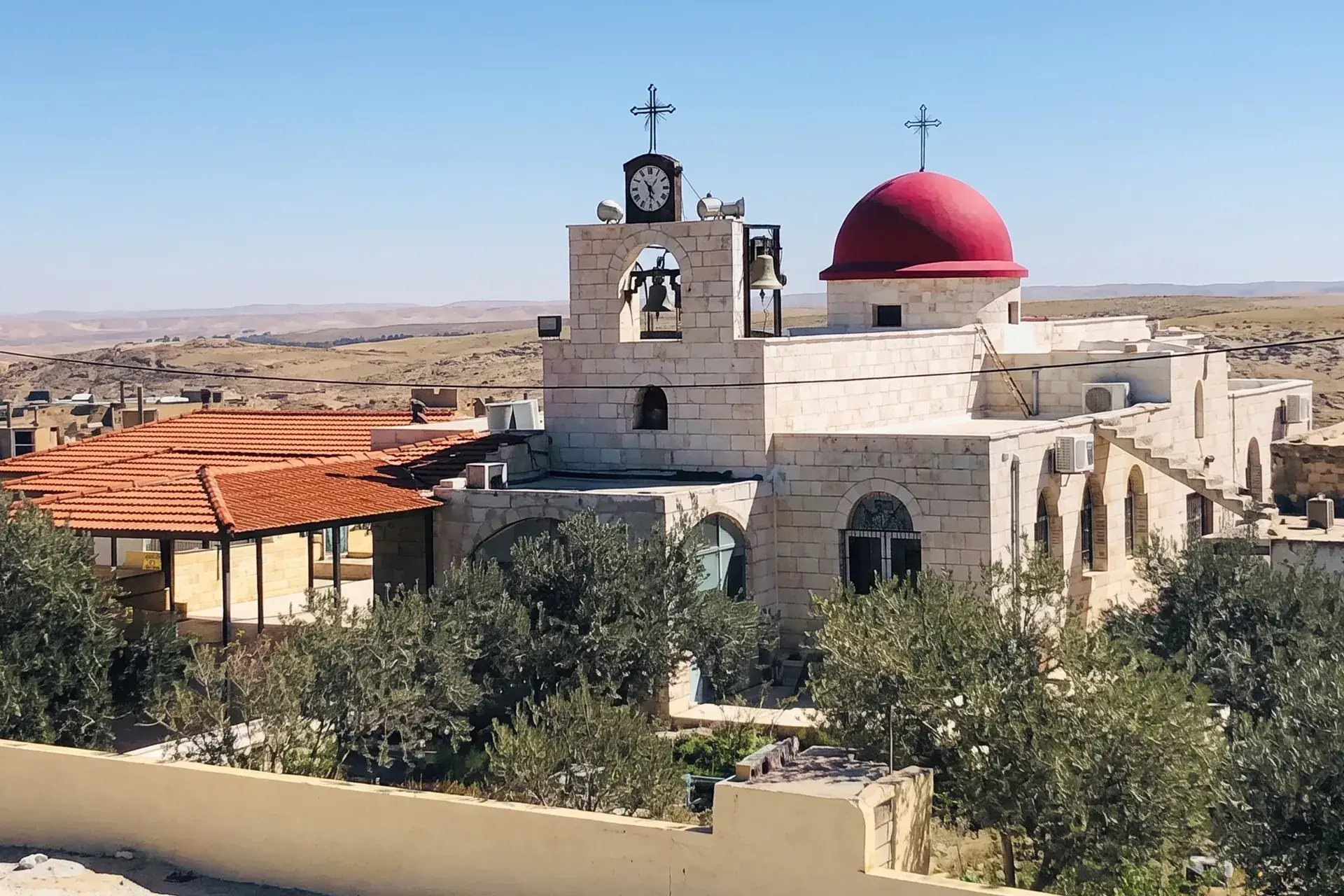 مطرانية الروم الأرثوذكس تدعو لقرع أجراس الكنائس في الأردن وفلسطين حداداً على شهداء كنيسة «حمود»