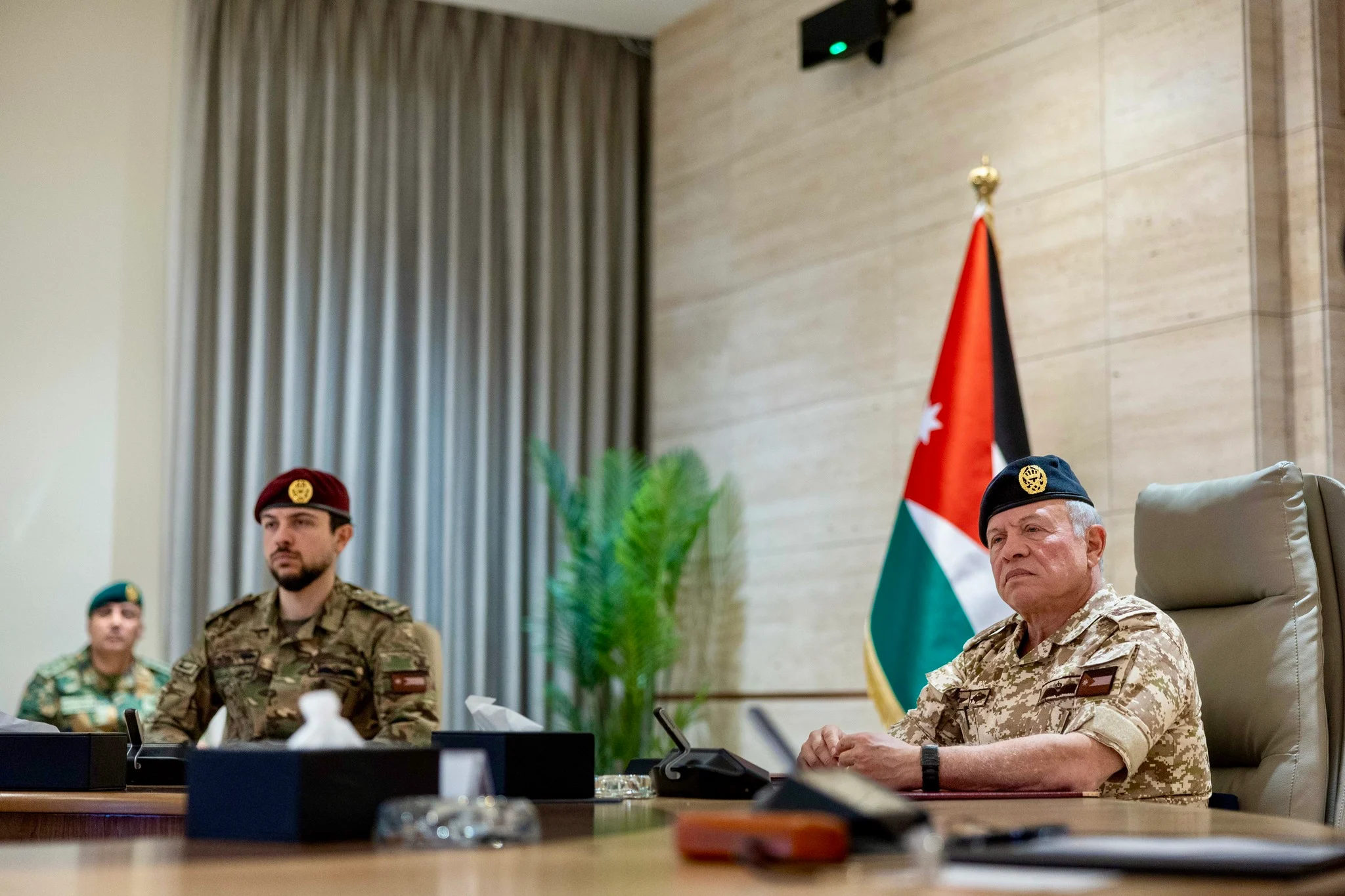الملك يترأس اجتماعا لمجلس الأمن القومي ويؤكد: أمن الأردنيين خط أحمر ويد العدالة ستطال كل إرهابي