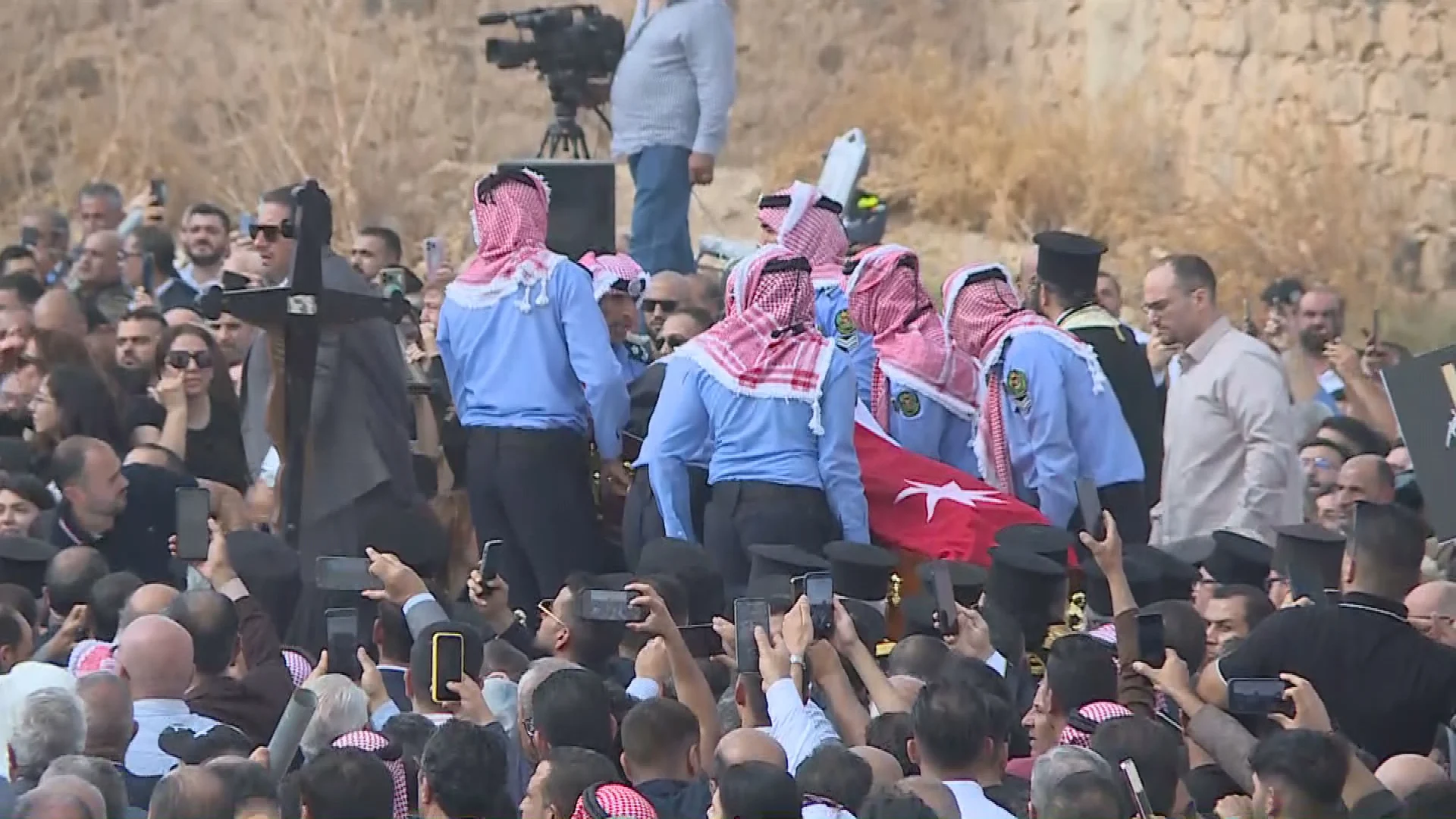 الأردنيون يشيعون جثامين شهداء اعتداء «حمود» الإرهابي في موكب حاشد بالكرك