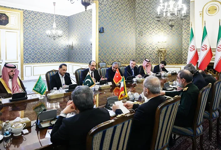 انطلاق اجتماع رباعي في طهران لبحث الأمن الإقليمي وواشنطن تلوّح بضربة واسعة النطاق ضد إيران