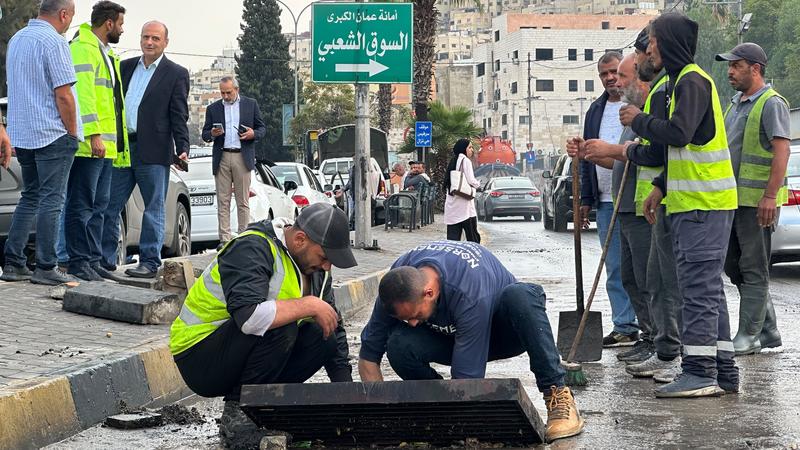أمانة عمّان تستنفر كوادرها للتعامل مع الهطولات المطيرة وانجرافات الأتربة في العاصمة