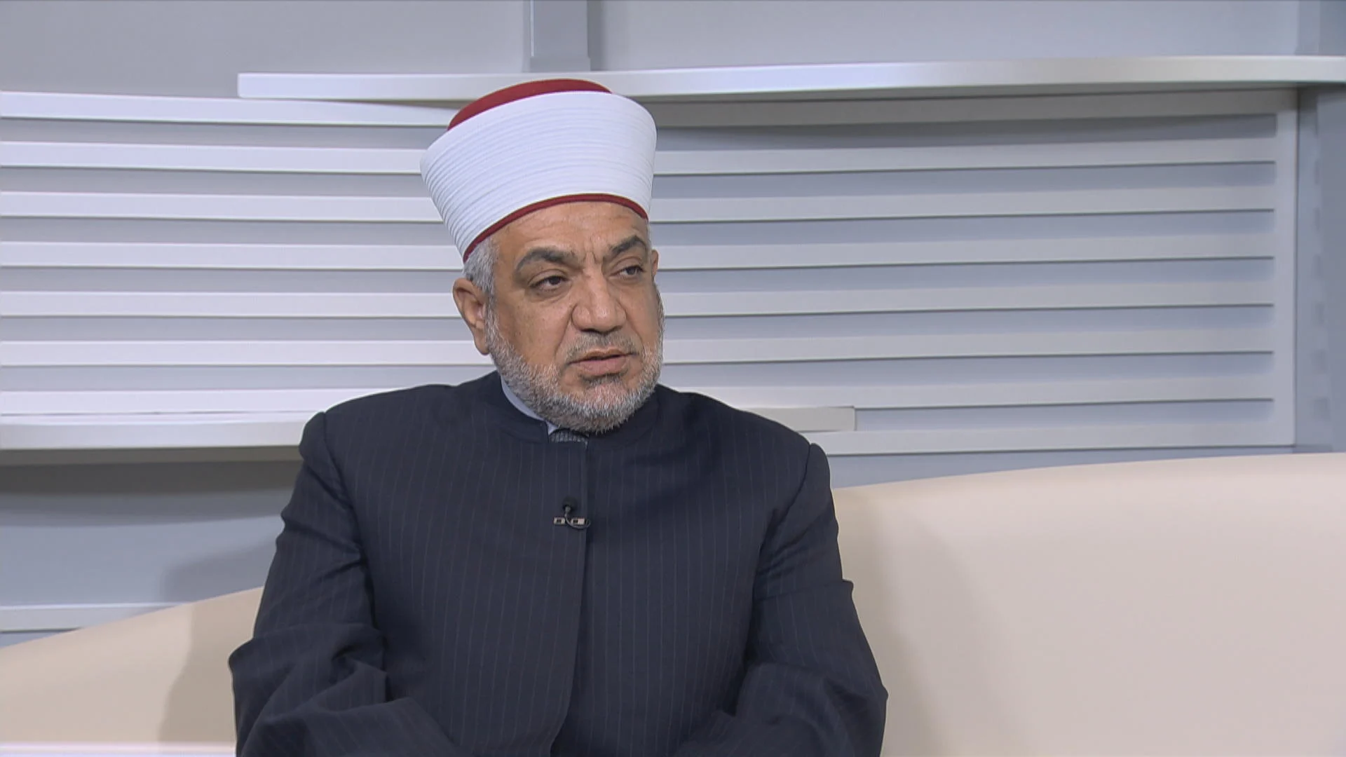 وزير الأوقاف يؤكد أهمية الالتفاف حول مؤسسات الدولة وتعزيز الوحدة الوطنية لمواجهة الفكر المتطرف