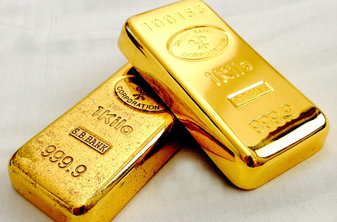 أسعار الذهب تتراجع في التعاملات الآسيوية تحت وطأة ضغوط التضخم وتوقعات الفائدة