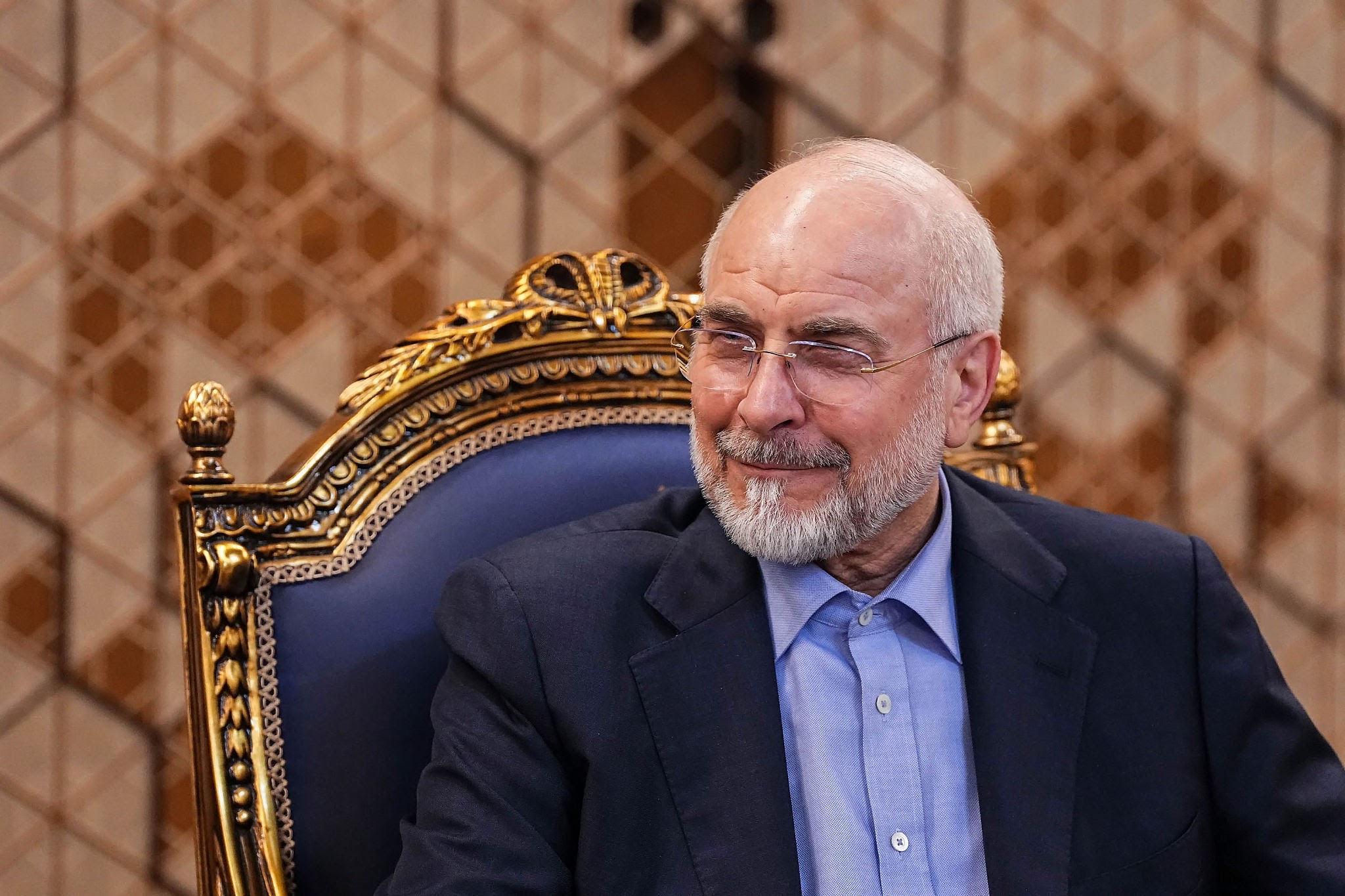 قاليباف يؤكد تمسك طهران بشروطها السبعة ويرفض «سياسة العصا والجزرة» الأمريكية