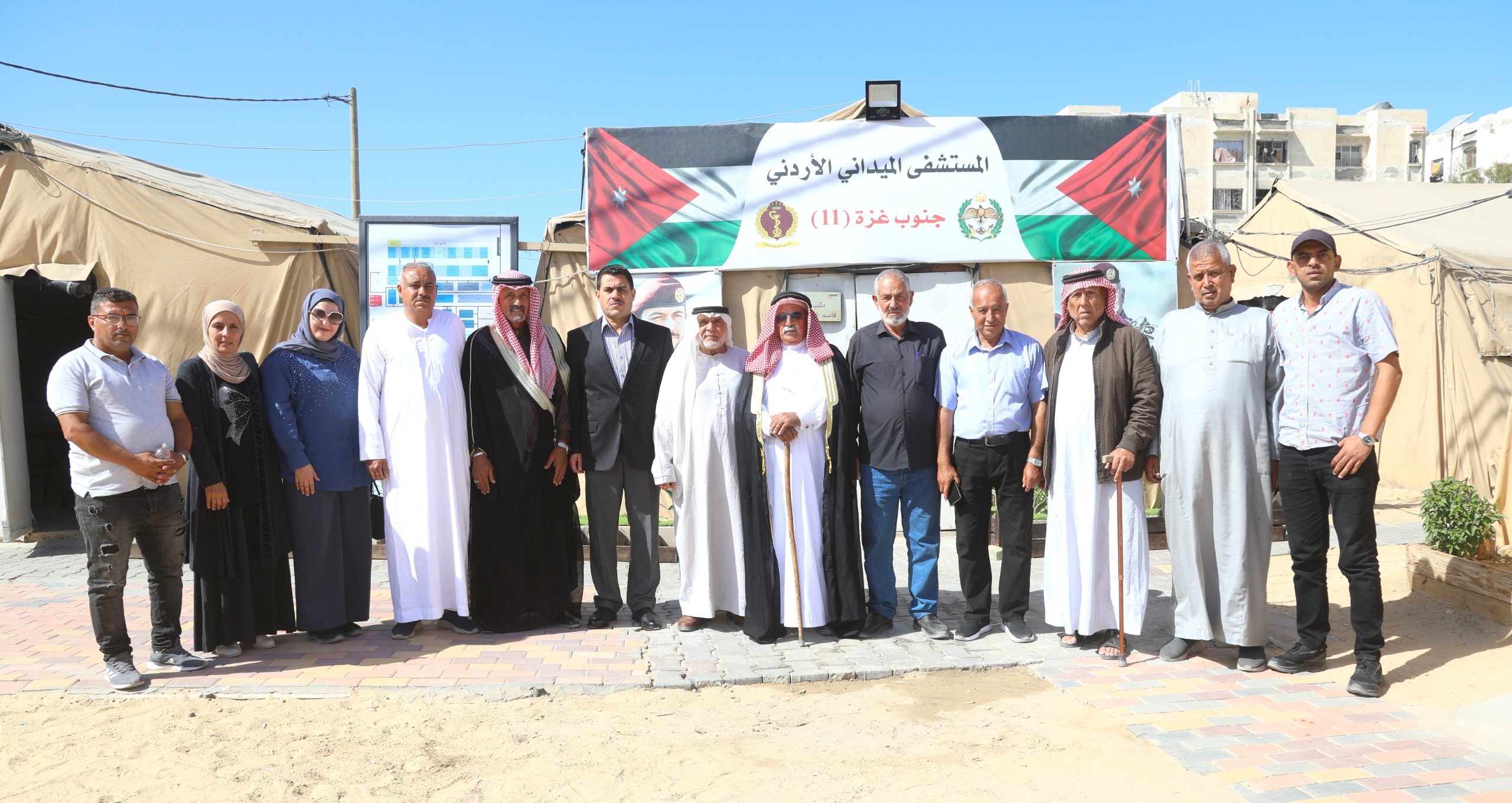 المستشفى الميداني الأردني جنوب غزة يستقبل وفداً محلياً معزياً بشهداء حادثة الكرك