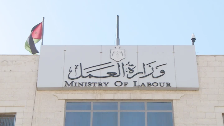 العمل تُشدد على إلزامية تصريح العمل للعمال غير الأردنيين وتحذر من الاكتفاء بالضمان الاجتماعي