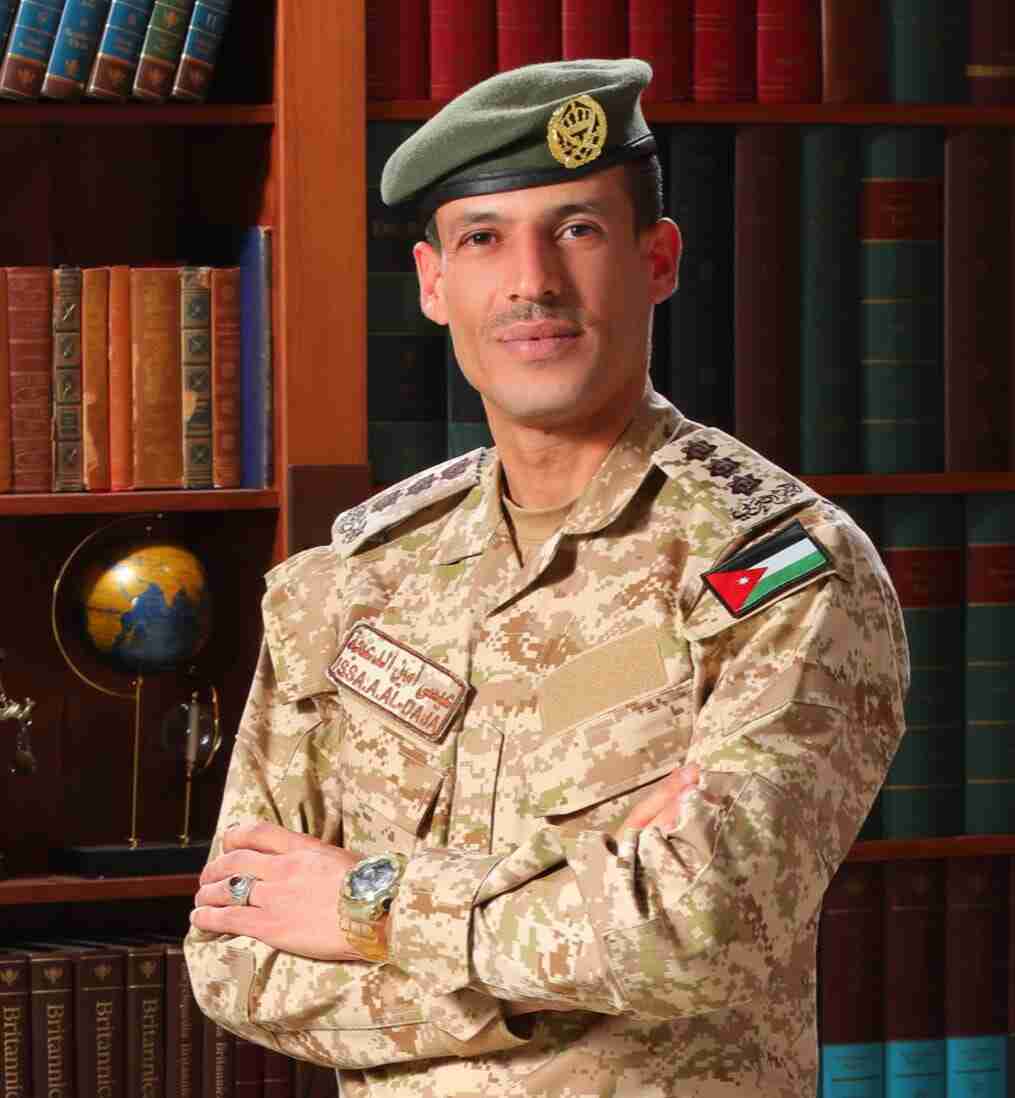 عمر الزبيدي يهنئ عيسى الدعجة بمناسبة الترفيع