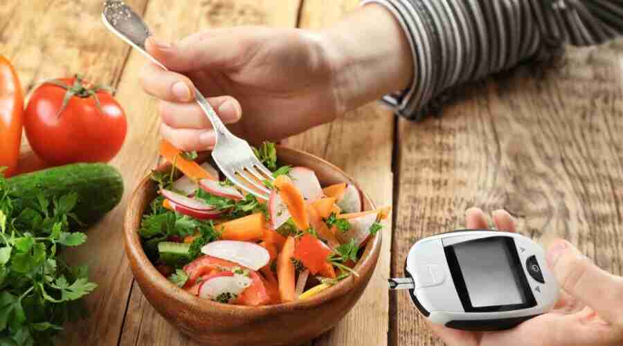 أفضل توقيت لتناول العشاء لمرضى السكري