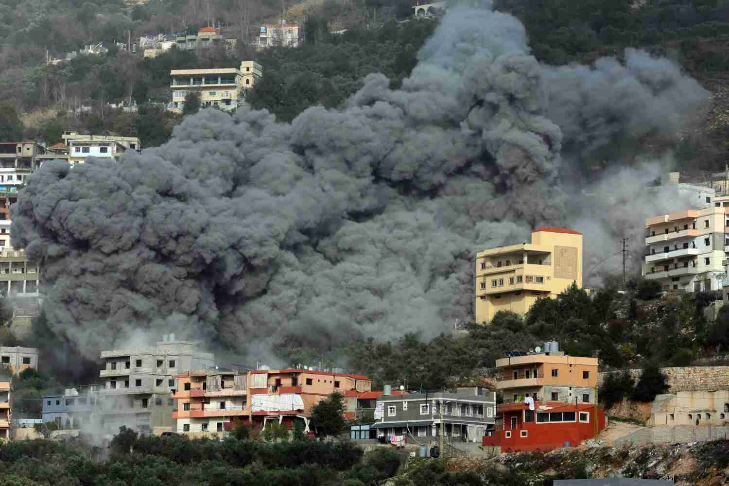 تصعيد اسرائيلي يودي بحياة 27 شخصا في جنوب لبنان
