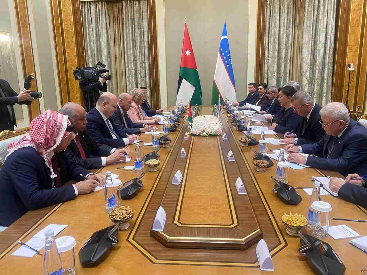 الفايز يجري مباحثات مع رئيسي مجلسي الشيوخ والتشريعي الأوزبكي