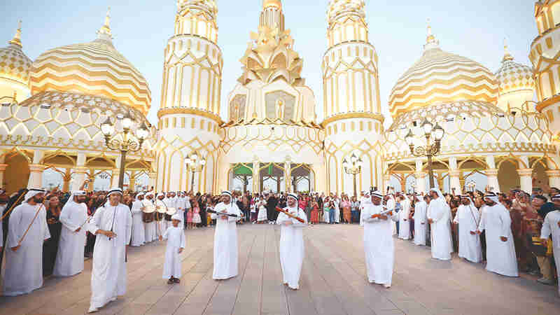 «الاقتصاد والسياحة» تدعم المشاريع المنزلية بـ30 كشكاً في القرية العالمية