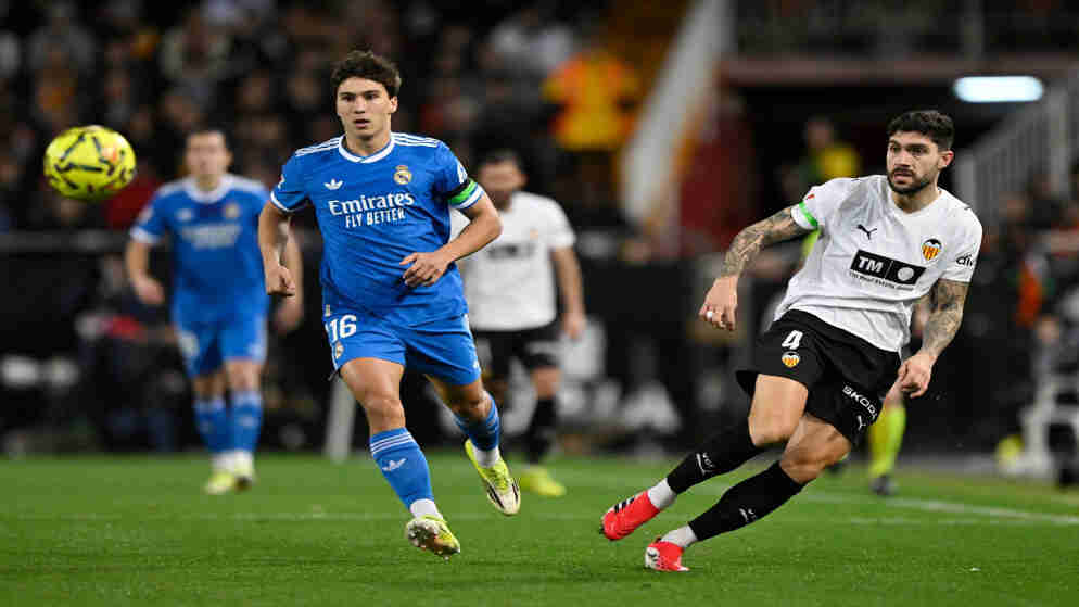 ريال مدريد يتجاوز فالنسيا ويواصل ملاحقة برشلونة