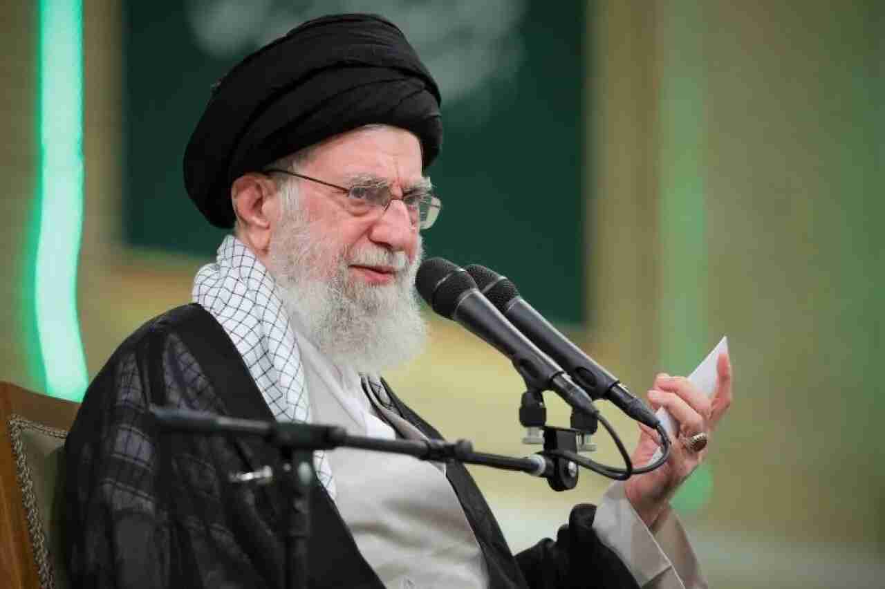 خامنئي يحث الإيرانيين على الصمود أمام الضغوط الخارجية