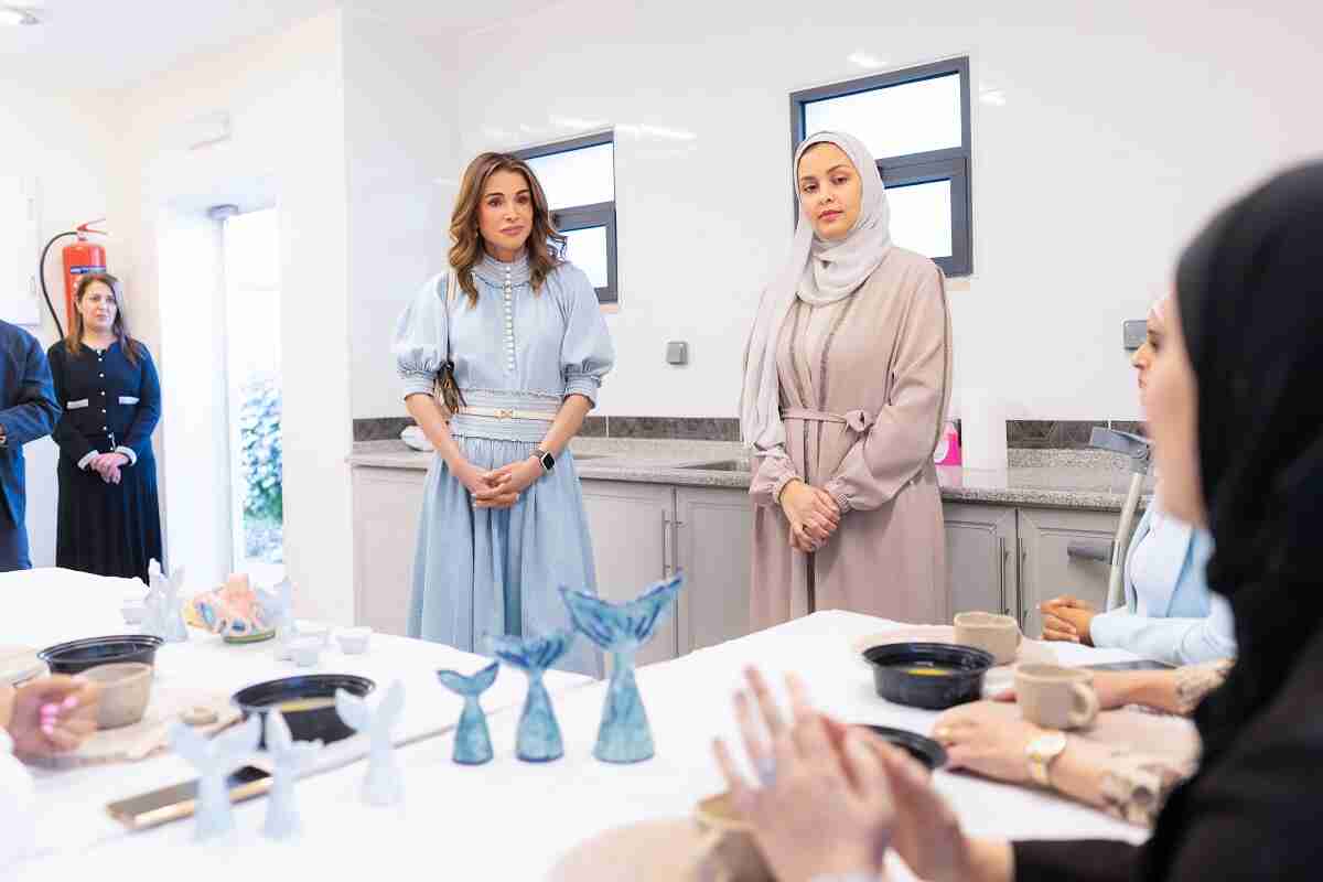 الملكة رانيا تفتتح مركز زها الثقافي في العقبة