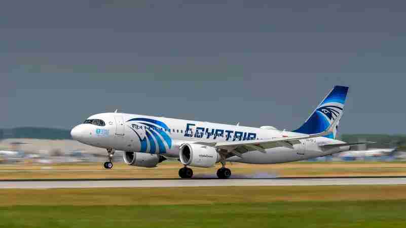 مصر للطيران تنفي تسريب بيانات العاملين بعد مزاعم إلكترونية