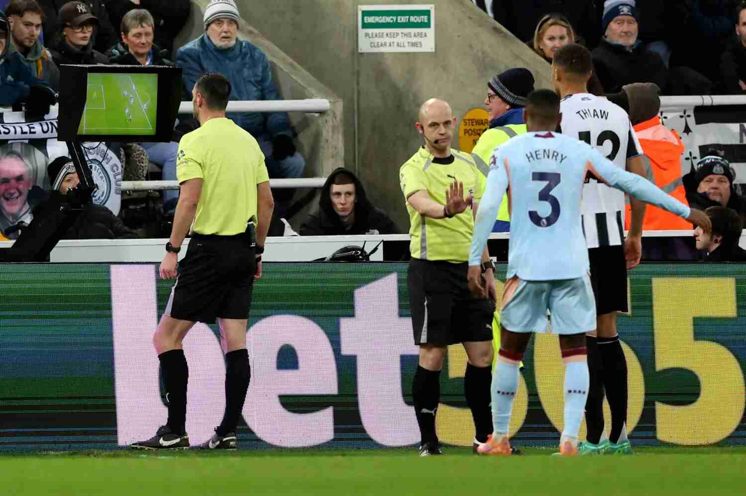 جدل مستمر حول تقنية حكم الفيديو المساعد في كأس الاتحاد الإنجليزي