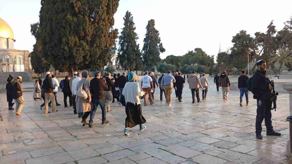 عشرات المستوطنين يقتحمون المسجد الاقصى بحماية الاحتلال