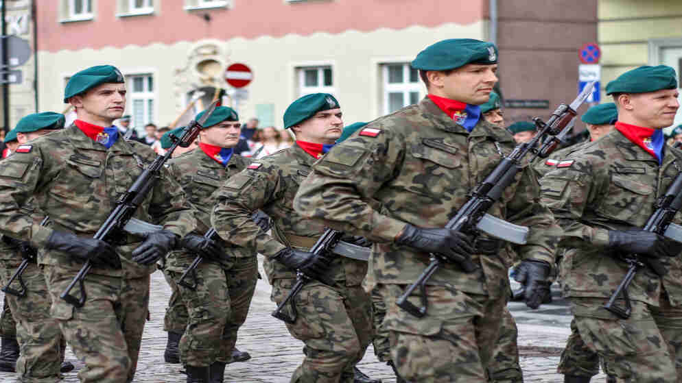 الجيش البولندي يمنع دخول المركبات الصينية إلى المنشآت العسكرية