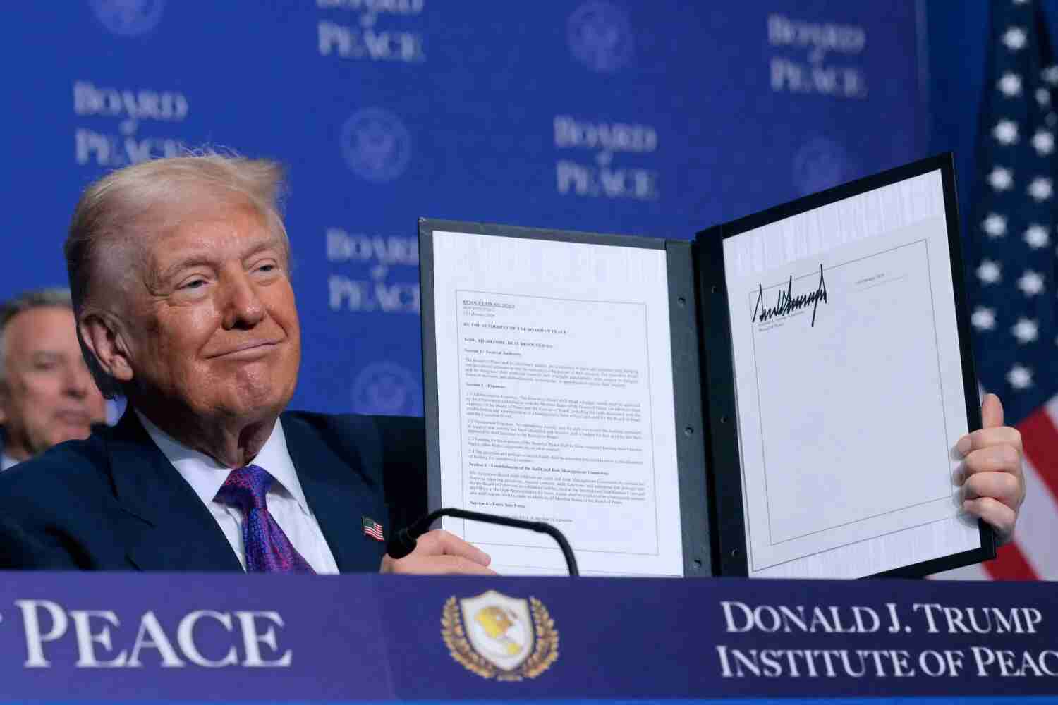 ترمب يعلن تقديم 10 مليارات دولار لمجلس السلام لغزة وتعهدات دولية إضافية