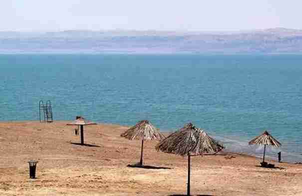 بدء تطوير شاطئ البحر الميت السياحي استعدادا لعيد الفطر وتوقيع اتفاقية تشغيل