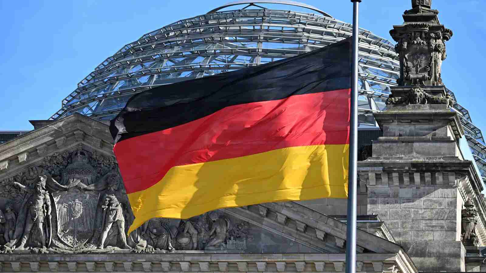 ألمانيا تدعو مواطنيها لمغادرة إيران بسبب تصاعد التوترات