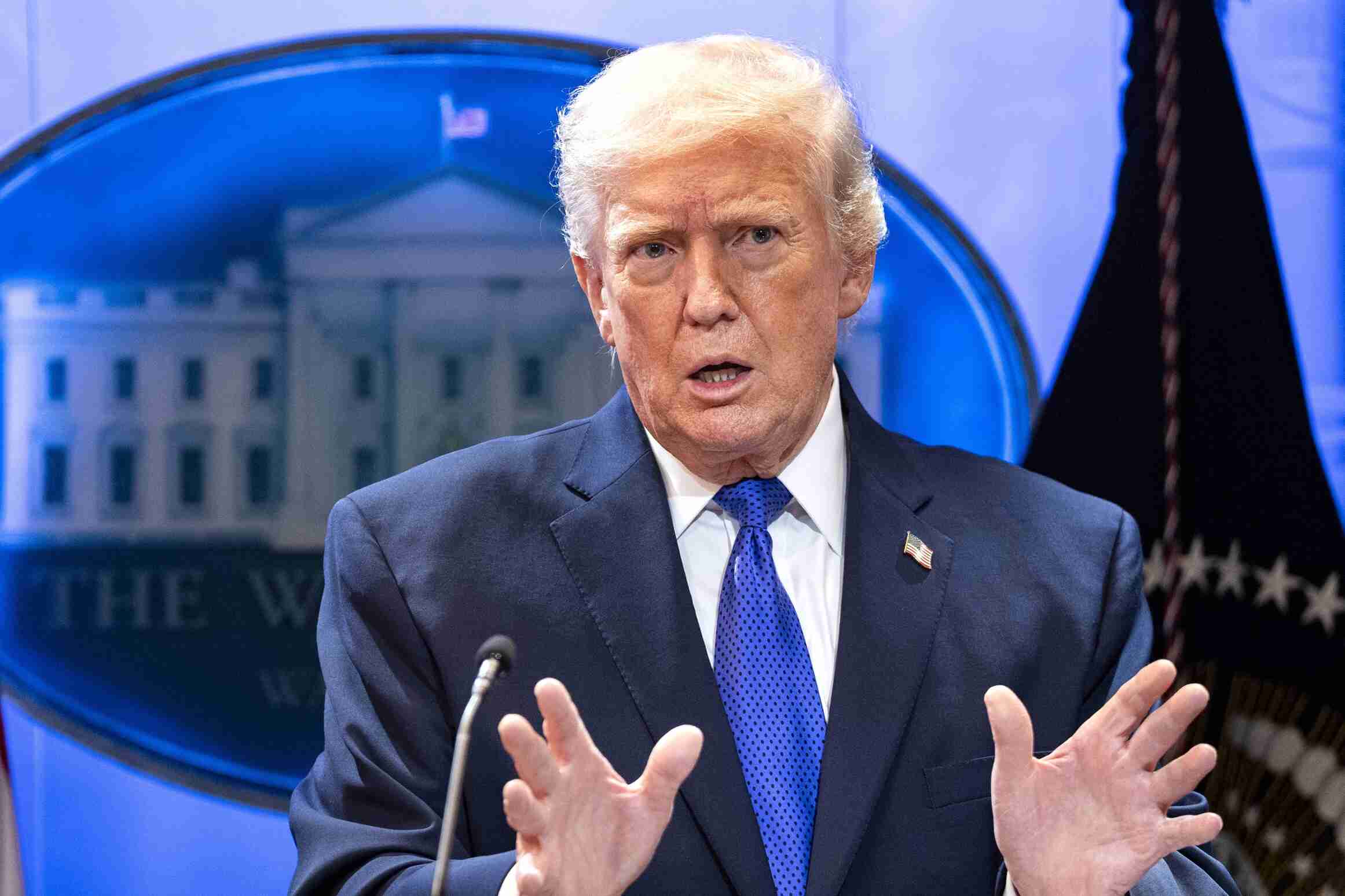 قرار ترامب بزيادة الرسوم الجمركية على الواردات بنسبة 15 بالمائة