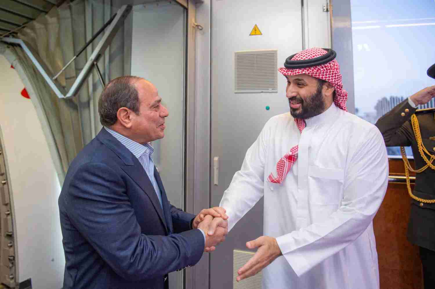 بن سلمان والسيسي يناقشان تطورات الشرق الأوسط وتعزيز العلاقات السعودية المصرية