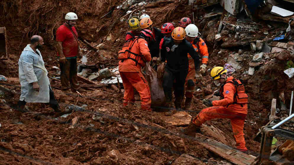 فيضانات ضخمة في جنوب شرق البرازيل تؤدي إلى وفاة 30 شخصاً وفقدان 39 آخرين