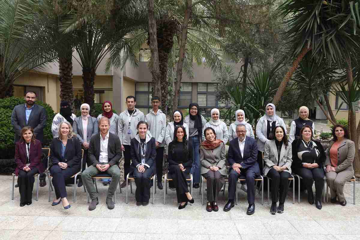 الأميرة بسمة بنت طلال تستقبل وفد منظمة الصحة برفقة الأمير هاري وزوجته