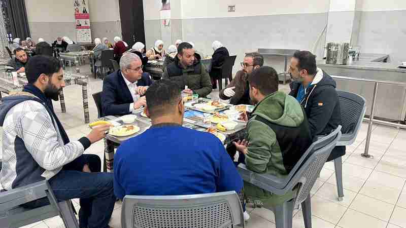 وزير الصحة يزور كفتيريا مستشفى البشير ويشيد بجهود الموظفين