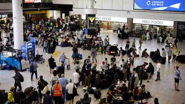 الصراع بين أميركا وإيران يعطل آلاف الرحلات الجوية