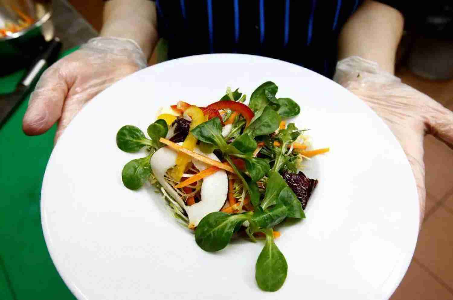 النباتيون أقل عرضة للإصابة بـ5 أنواع من السرطان