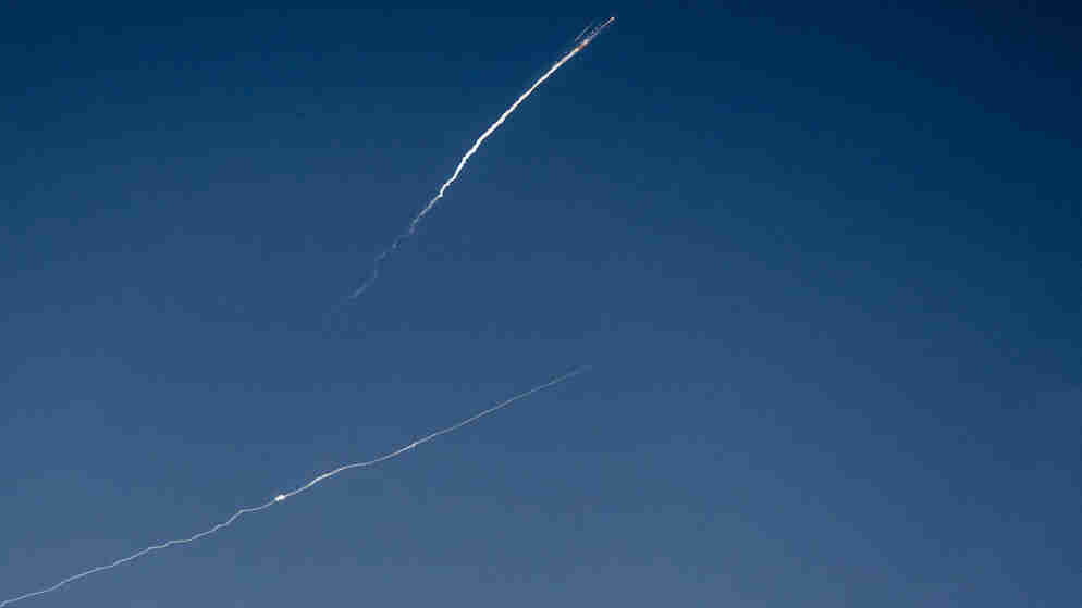 السعودية تعترض صواريخ إيرانية استهدفت مطار الرياض وقاعدة جوية عسكرية