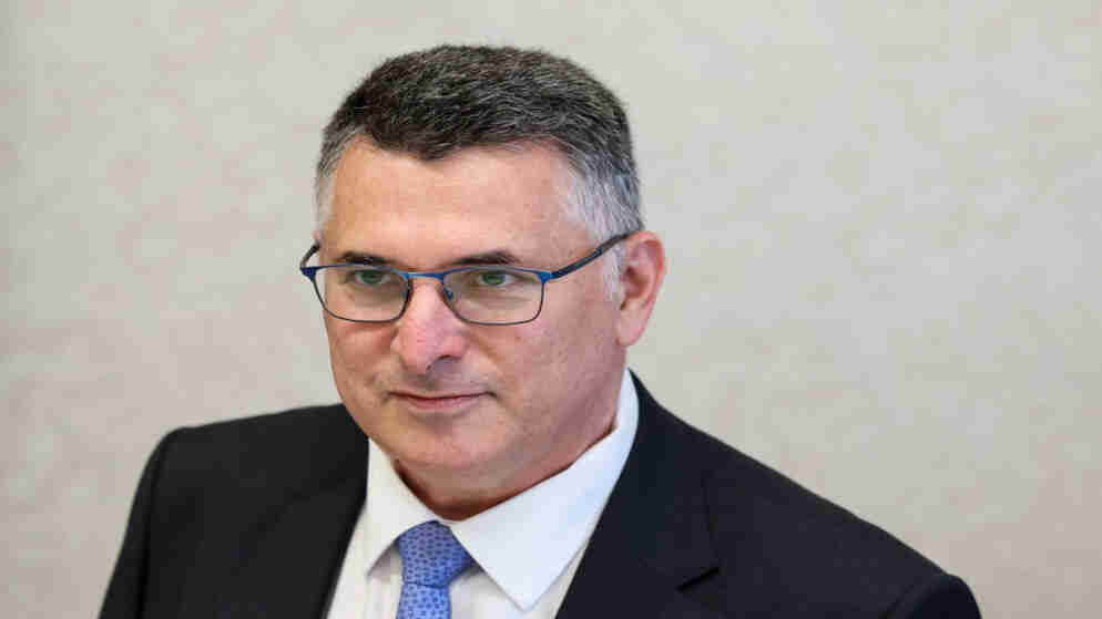 ساعر يدعو نحو 60 دولة لقطع علاقاتها مع إيران