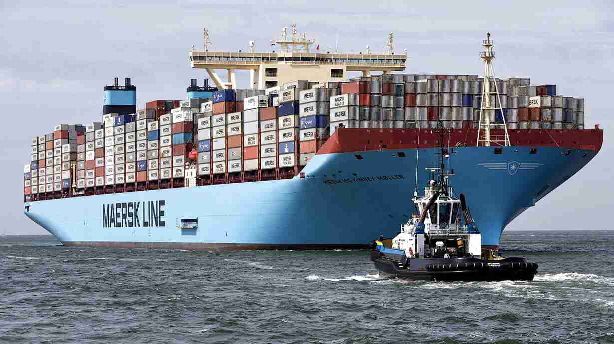 ميرسك تعلّق مؤقتاً حجوزات الشحن البحري من وإلى موانٍ رئيسية بالشرق الأوسط