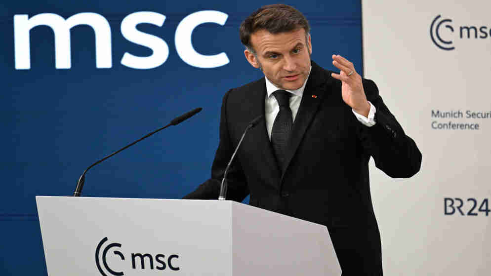 ماكرون يشدد على القيام بكل ما هو ممكن لعدم جر لبنان مجددا إلى الحرب