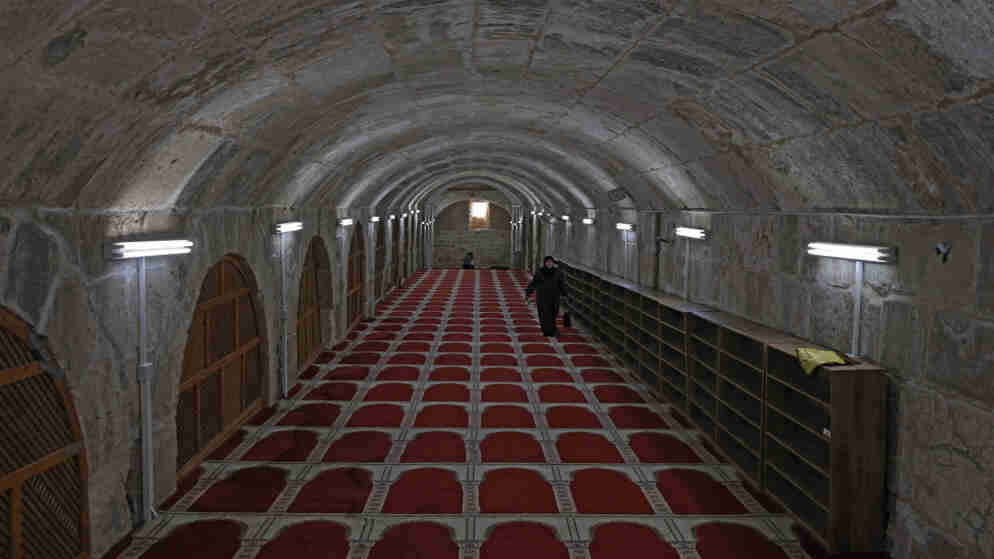 الاحتلال يواصل إغلاق المسجد الأقصى لليوم الثامن