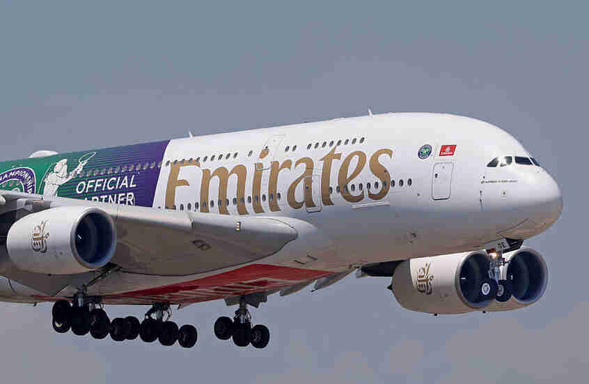 تعليق رحلات طيران الامارات من دبي واليها