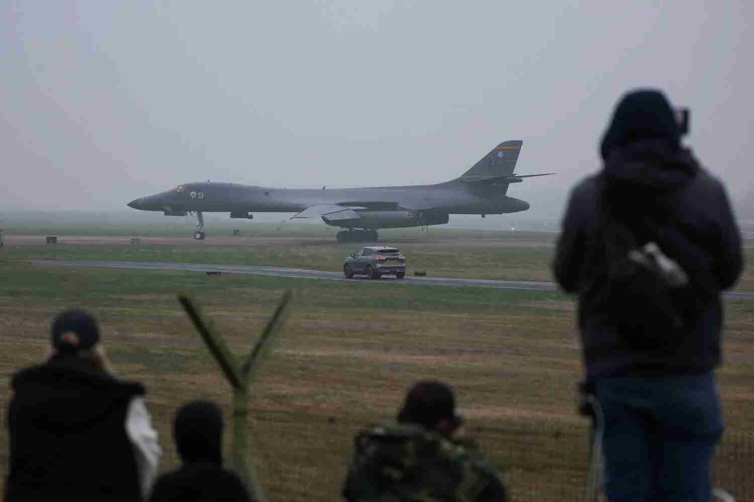 لندن: الولايات المتحدة بدأت باستخدام قواعد عسكرية بريطانية ضد إيران