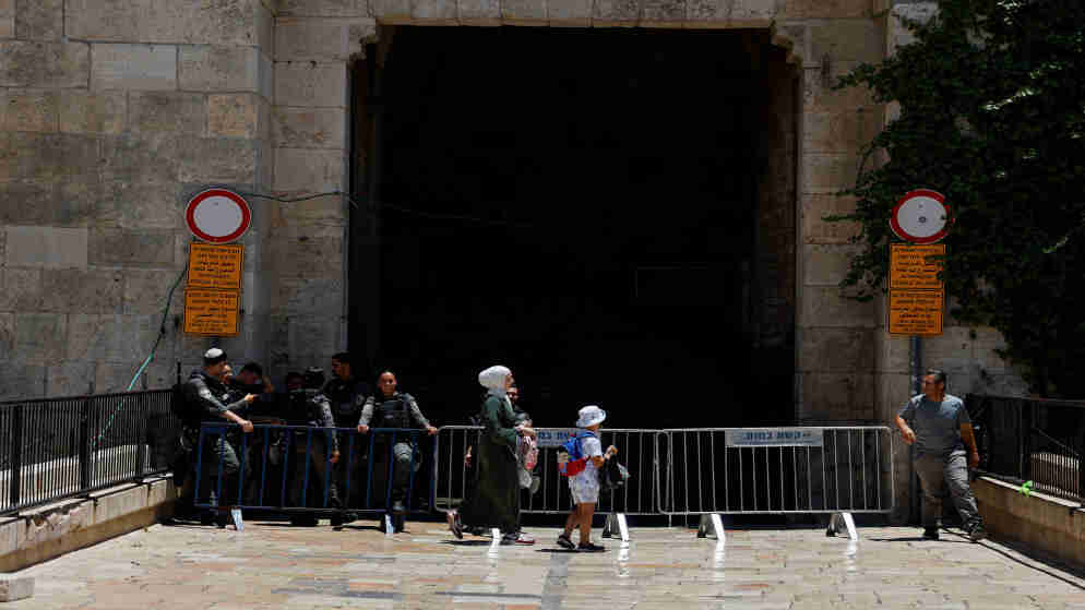 الاحتلال الإسرائيلي يغلق منطقة باب العامود في القدس